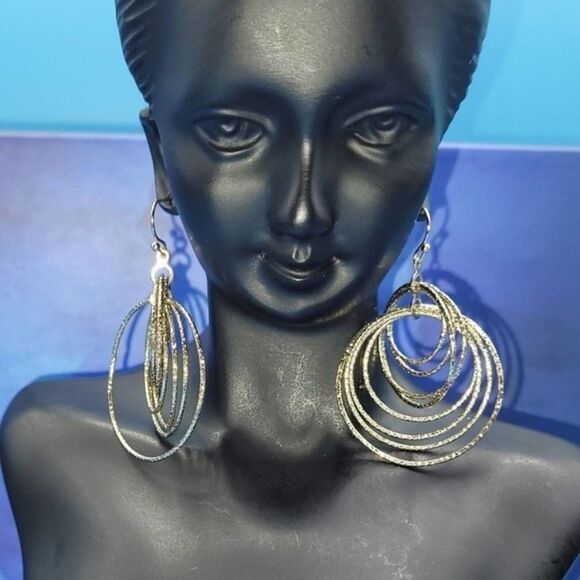 📦 Gold tone link circles slinky style earrings ✨️ 💛 - Picture 5 of 13